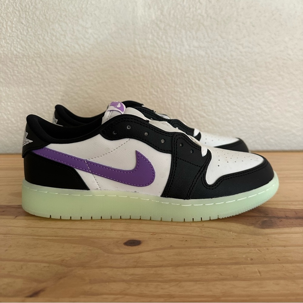 NEW Air Jordan 1 Retro Low OG GS 'Black Raspberry' Size 6.5Y HF0410-001